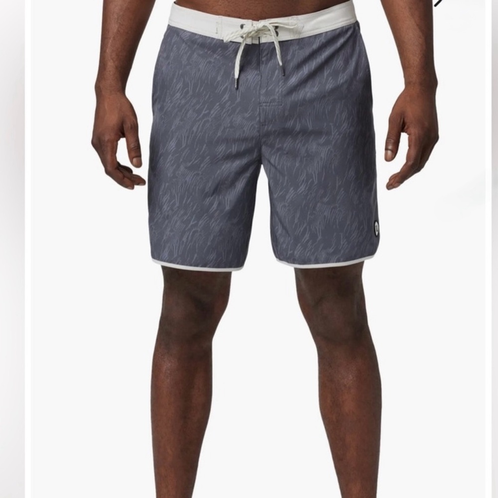 Vuori Mens Cruise Boardshort 38/Port Flux
